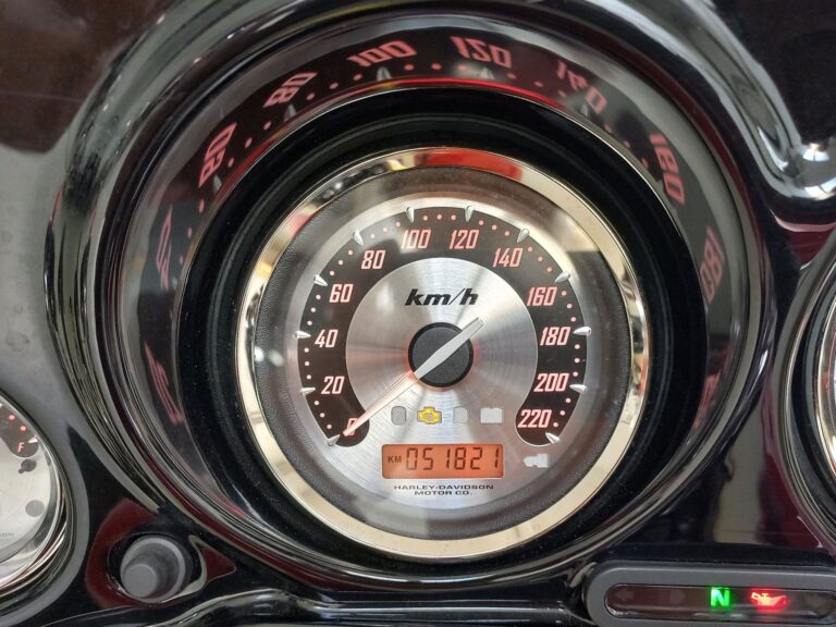 blacklinemoto-harley-davidson-street-glide-screamin-eagle-2011-rosso-cruscotto