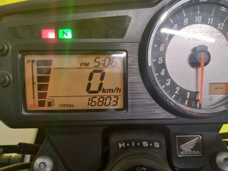 blacklinemoto-honda-hornet-600-2007-nero-cruscotto