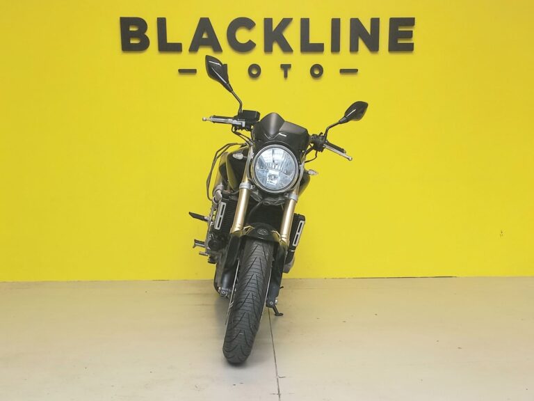 blacklinemoto-honda-hornet-600-2007-nero-frontale