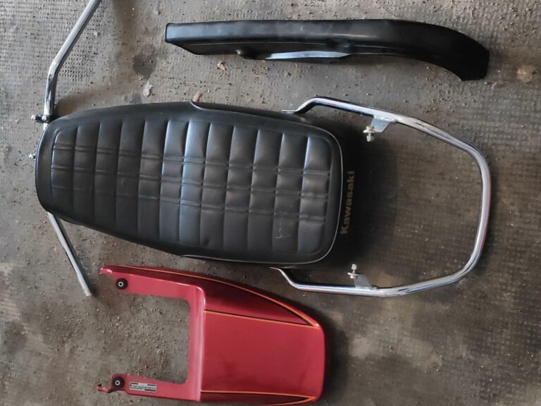 blacklinemoto-kawasaki-650-1984-rosso-accessori 1