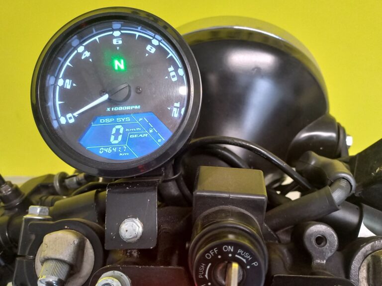 blacklinemoto-kawasaki-650-1984-rosso-cruscotto