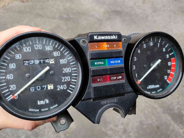 blacklinemoto-kawasaki-650-1984-rosso-strumentazione