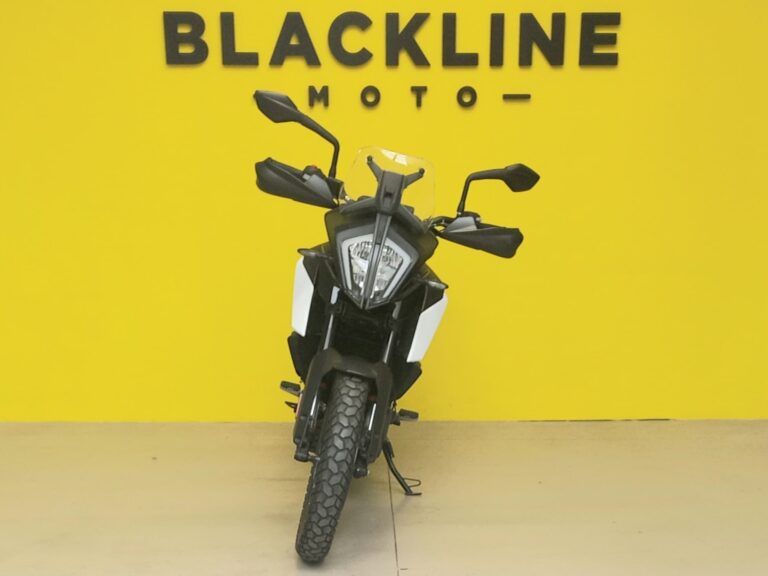 blacklinemoto-ktm-390-adventure-2021-bianco-nero-arancione-frontale