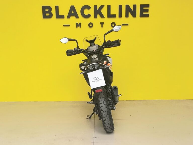 blacklinemoto-ktm-390-adventure-2021-bianco-nero-arancione-posteriore