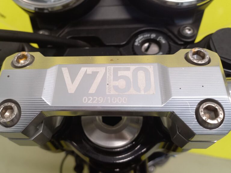 blacklinemoto-moto-guzzi-v7-III-50anniversario-0229di1000-2017-serie