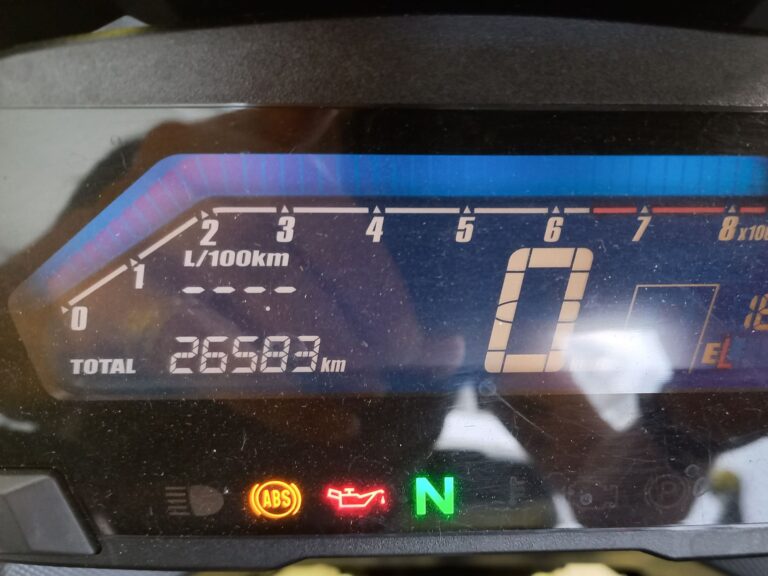 blacklinemoto-nc750x-dct-2027-bianco-nero-cruscotto