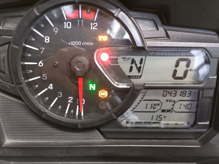 blacklinemoto-suzuki-vstrom-650-2019-biancoblu-cruscotto