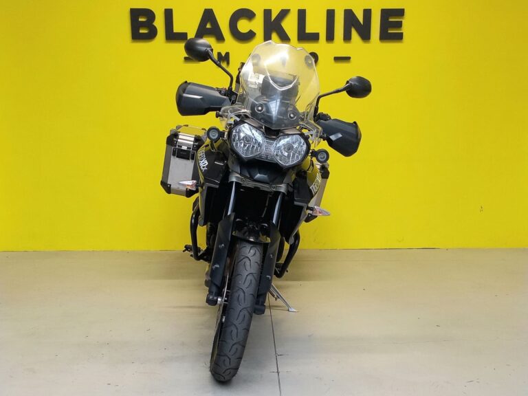blacklinemoto-triumph-800-xrx-2016-nero-frontale