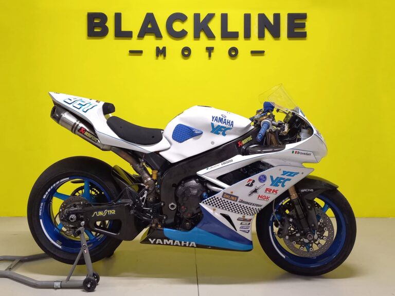 blacklinemoto-yamaha-yzf-r1-2004-bianco-pista
