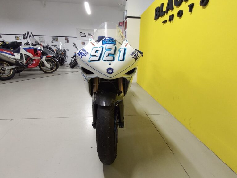 blacklinemoto-yamaha-yzf-r1-2004-bianco-pista-fronte
